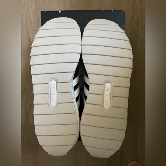 ADIDAS RETRORUN RUNNING SHOES, BLACK/WHITE, WOMEN’S US SIZE 8, NIB - Picture 6 of 6